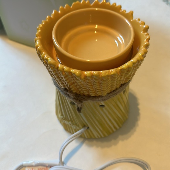 Scentsy Grateful Harvest Premium Wax Warmer - Picture 7 of 14